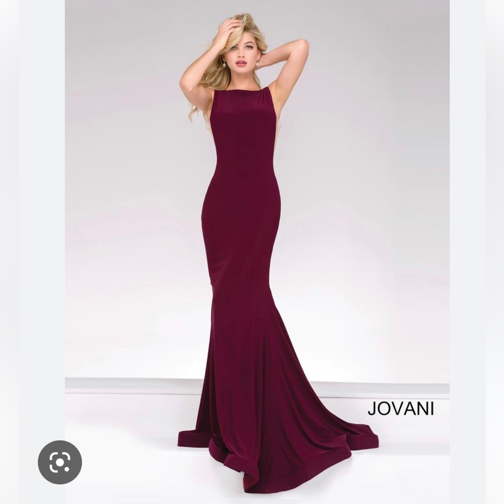 JOVANI Designer gown / Prom/Pageant Dress colo, burgundy . Size 2